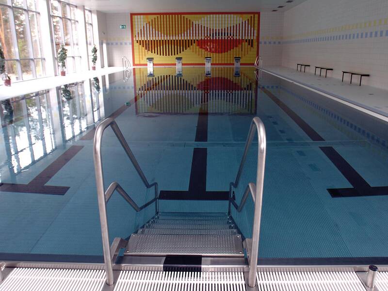 Schwimmerbecken Hallenbad